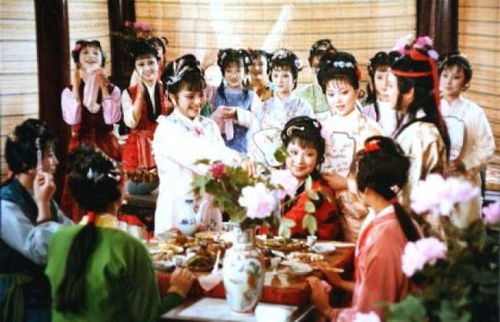 眾多待嫁女為何齊聚賈家 生存不易,主動謀婚,賈家成了婚介所